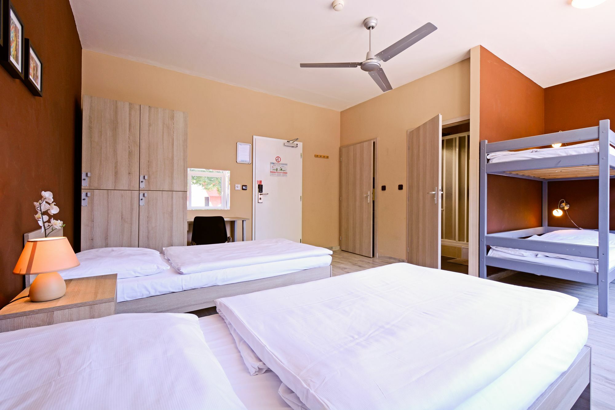 Plus Prague Hostel Экстерьер фото